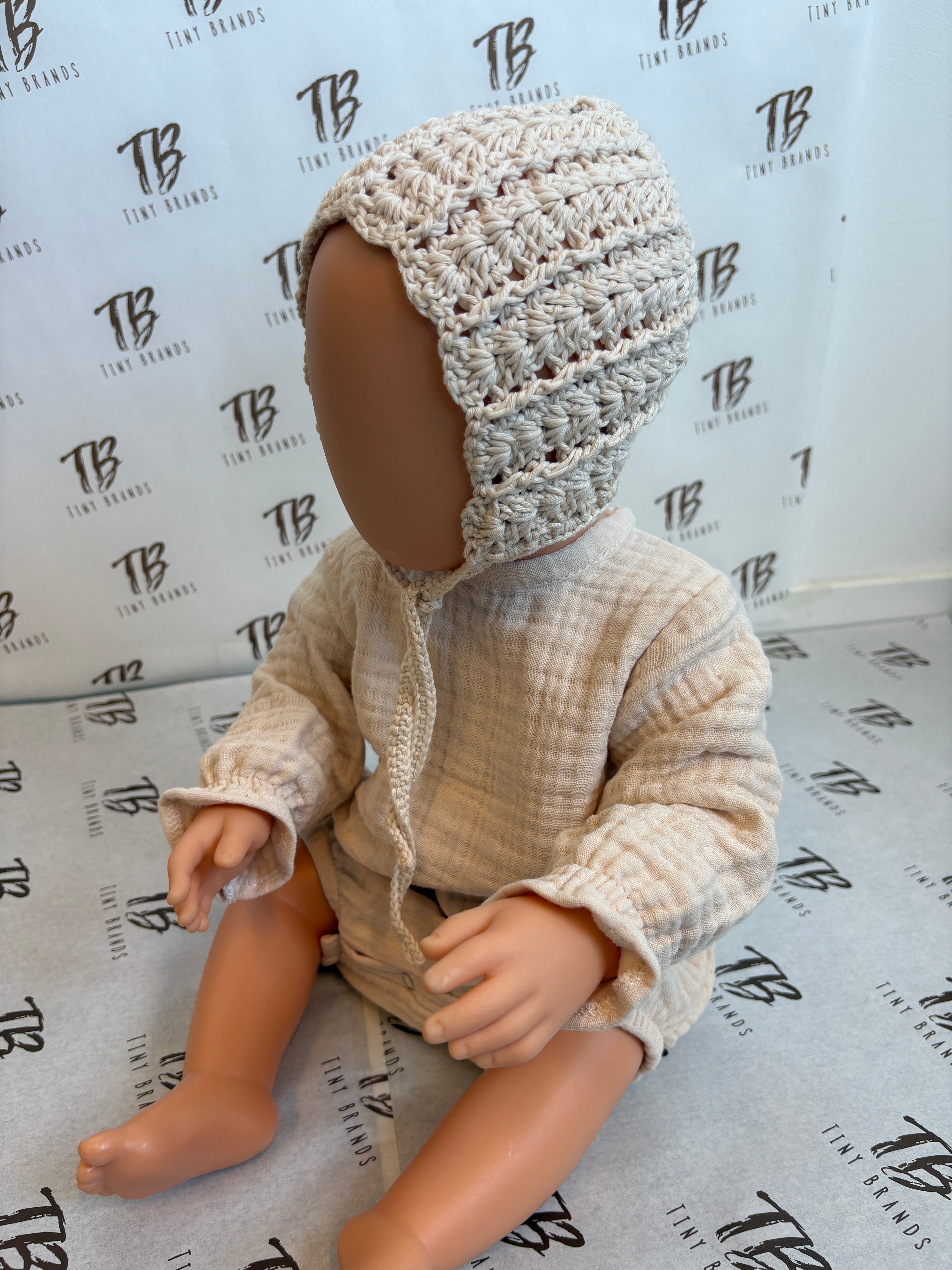 Biokatoen newborn strikmutsje handgemaakt