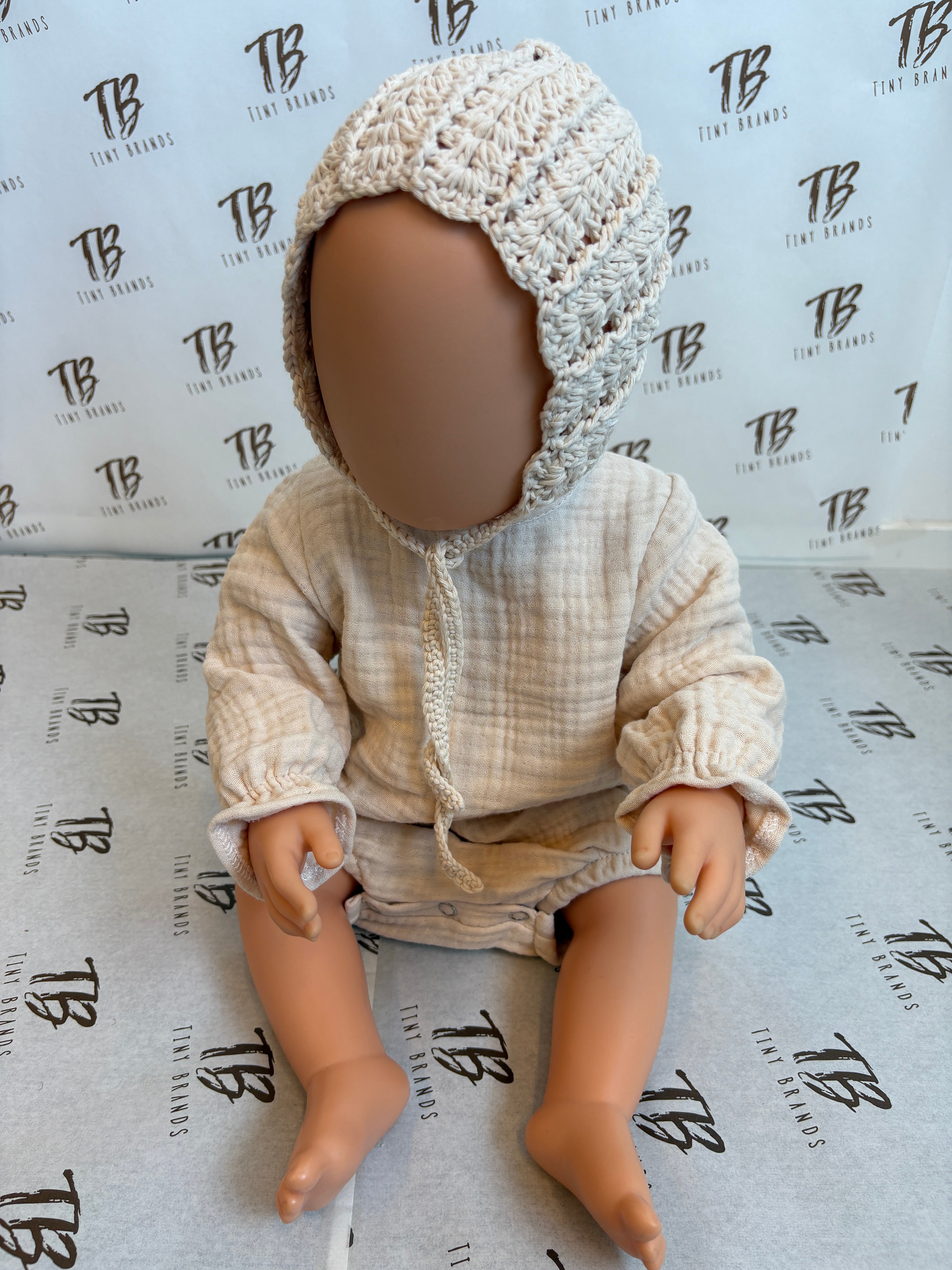 Biokatoen newborn strikmutsje handgemaakt